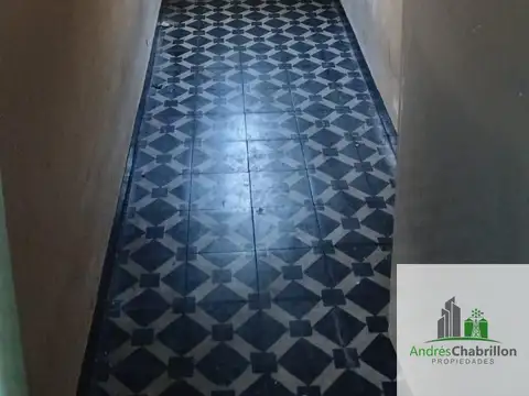 Oportunidad de Inversión: casa con local y galpón en venta