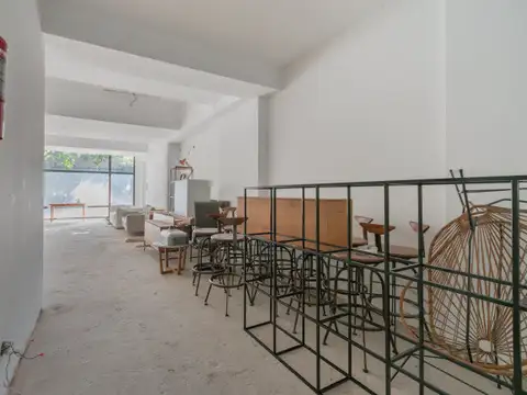 Venta Local comercial. 95 m². 2 baños. 6,20m de Vidriera. Chacarita