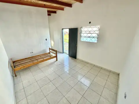 Casa 2 ambientes con 1 baño