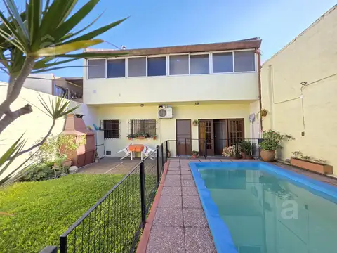 Casa en Villa Ballester - Venta - Cuatro Ambientes - Excelente estado de conservación.