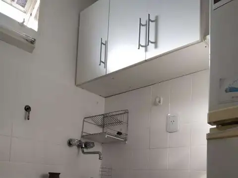 Departamento en alquiler en Palermo. Muy luminosoen zona exclusiva. Dos ambientes con aire acondicionadococina separada. Ubicación inmejorable: frente a McDonald’s (24 hs)debajo de Farmacity y en la esquina de Mostaza. A metros Sanat. Güemes y UTN