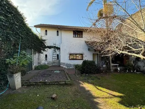 Casa 5 ambientes con 3 baños