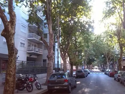 Cochera en Flores centro.
