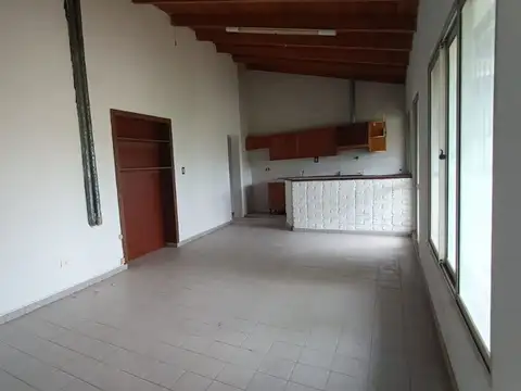 Casa 6 ambientes con 1 baño