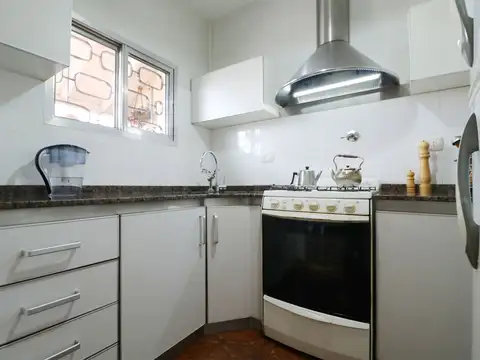 Casa En Muy Buen Estado con Parque en  Gerli
