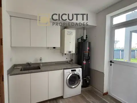 Casa 4 ambientes con 2 baños