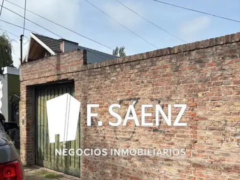 Casa en venta en José mármol con gran lote