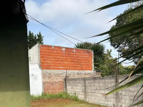 Casa en venta en José mármol con gran lote