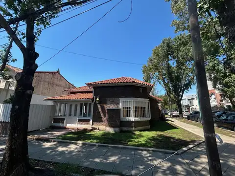 Casa en venta de 5 ambientes en   La Lucila