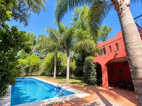 Casa en Venta con 2 cocheras