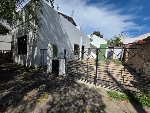 Casa y terreno en Venta en Villa Bosch