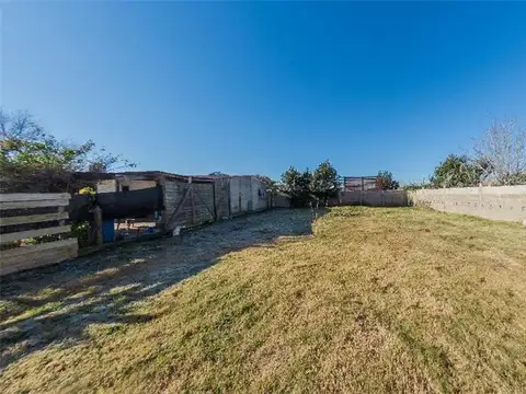 5 Dormitorios y Amplio Terreno. Gran Potencial