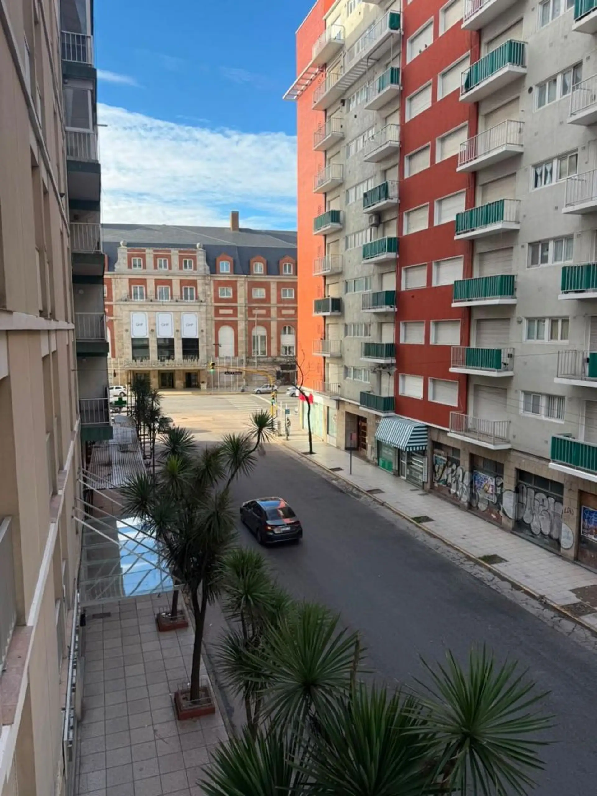 Depto 2 amb con dependencia, 58m² con balcón y amoblado — Plaza Colón