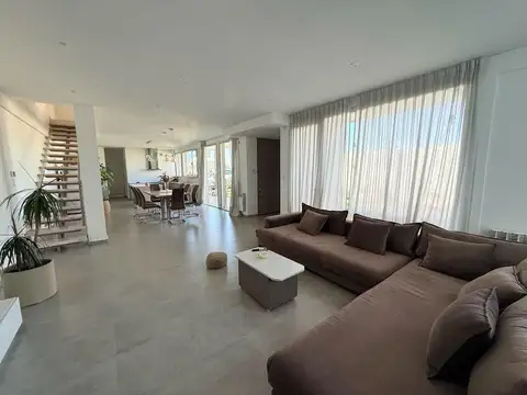 Se VENDE casa 3 dorm. Barrio Pecini, Gral.Roca