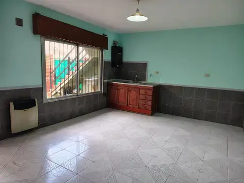 Alquilo PH de 2 ambientes con patio compartido