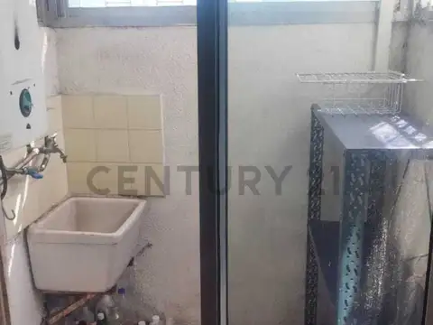 Departamento primer piso por escalera 66 e / 120 y 121 La Plata