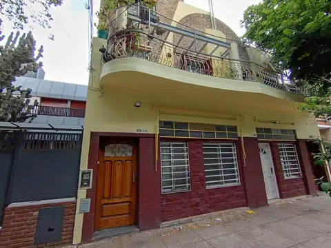 Ph de 2 ambientes en planta baja, lateral por pasillo. No paga Expensas!!!