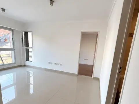Departamento en Alquiler en Castelar, $ 700.000