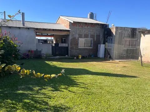 Casa 6 ambientes con 1 baño