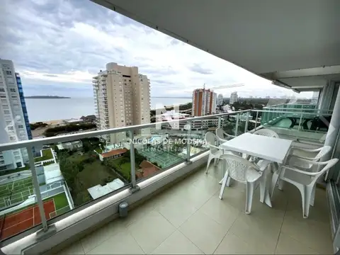 Apartamento en venta de 2 dormitorios con vista al mar.