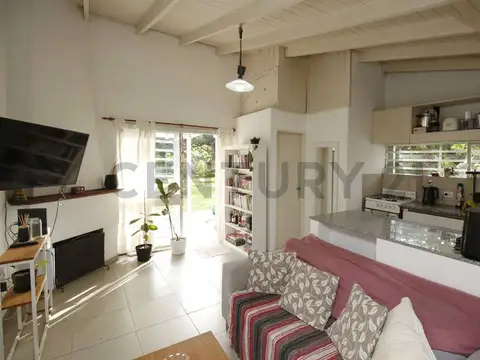 Casa en venta en City Bell 2 dormitorios y parque.