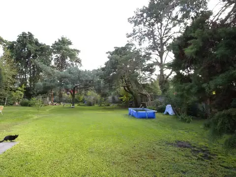 Casa en venta en City Bell 2 dormitorios y parque.