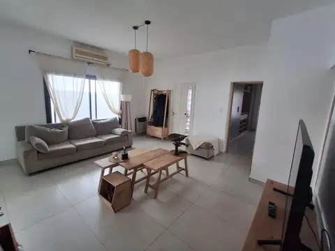 Depto Tipo Casa en Venta en Victoria Barrio Centro, USD 240.000