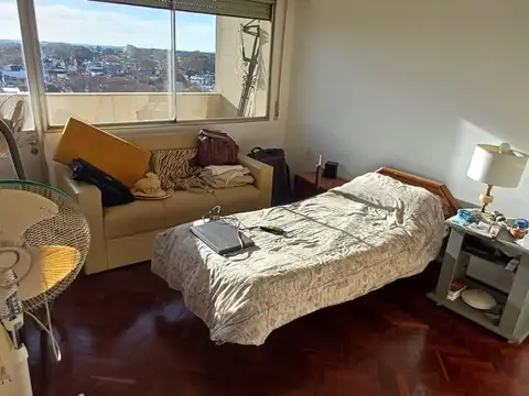 Departamento 8 ambientes con 2 baños