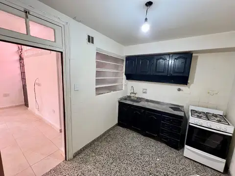 Casa 4 ambientes con 1 baño