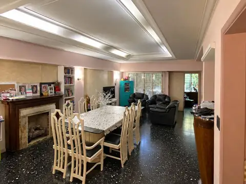 CASA 5 AMBIENTES VENTA CON COCHERA PATIO BANFIELD
