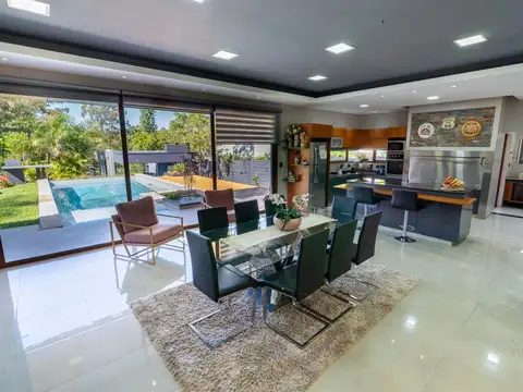 Casa en Venta con 1 cochera