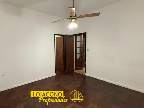 Depto Tipo Casa en Alquiler en Monte Castro, $ 750.000