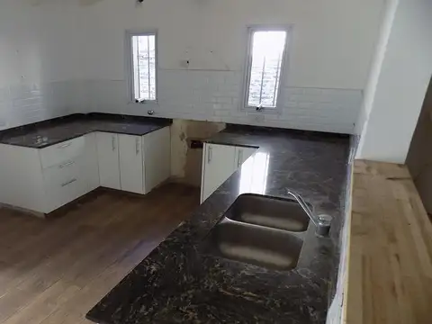 CASA 3 AMBIENTES c/ DEPOSITO – VILLA CLUB