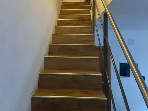 Depto Tipo Casa en Alquiler con 1 cocheras