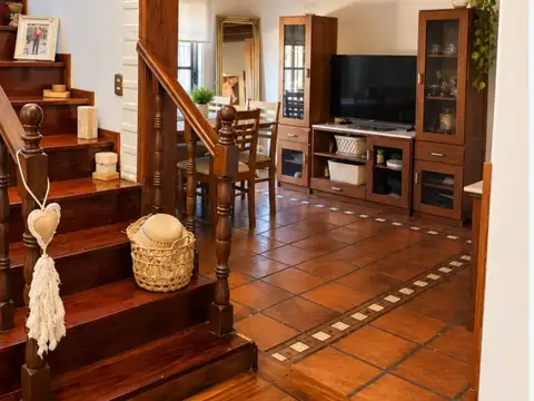 Casa en Venta con 2 cocheras