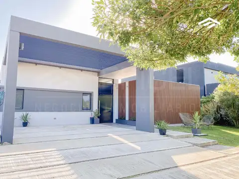 Nuevo ingreso - Casa en venta en Los Naranjos - TODO EN PB!