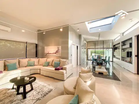 Casa 6 ambientes con 4 baños