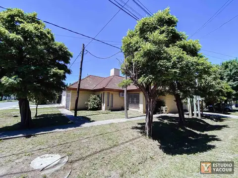 Casa en venta - 2 Dormitorios 2 Baños - Cochera - 602Mts2 - San Carlos, La Plata