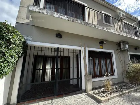 CASA | 5 AMBIENTES | PILETA | COCHERA | CASTELAR NORTE