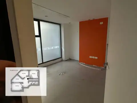 Local comercial en Esquina | 2 Plantas