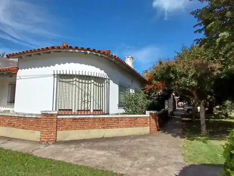 CASA VENTA 3 AMBIENTES CON PATIO