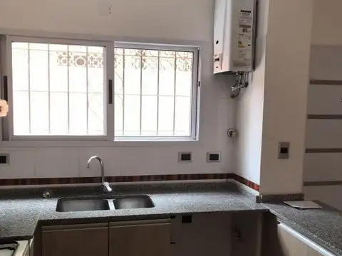 Depto Tipo Casa en Alquiler de 3 ambientes
