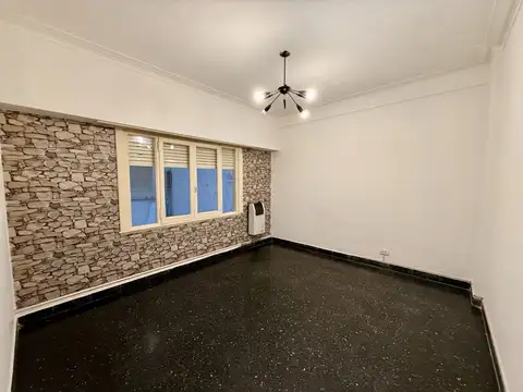 Av Colon 2300, Piso 1