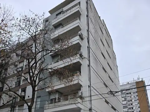 Dos ambientes, más cerramiento y cochera