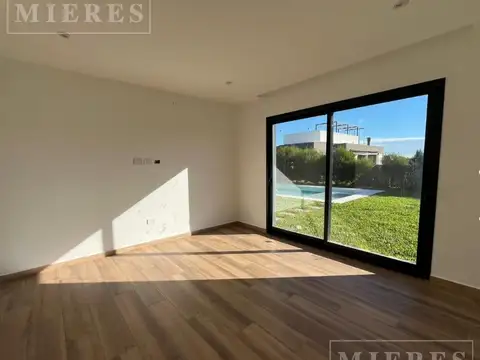 Casa en Venta en San Sebastián, USD 143.000