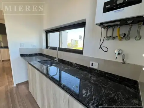 Casa en venta sobre lote interno en area 13 San Sebastian Loma Verde