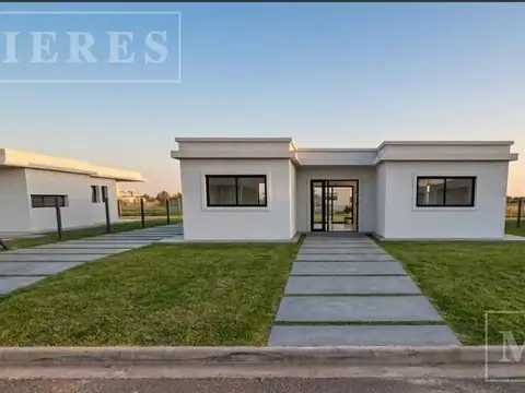 Casa en venta sobre lote interno en area 13 San Sebastian Loma Verde