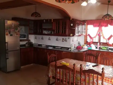 Casa 7 ambientes con 4 baños