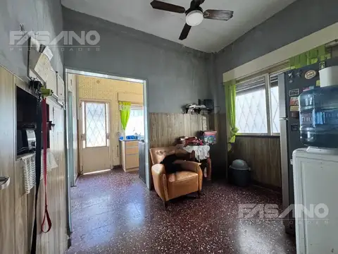 CASA CON FABRICA/GALPON EN VENTA - JOSE LEON SUAREZ