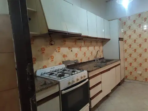 Depto Tipo Casa en Alquiler en Hurlingham, $ 900.000